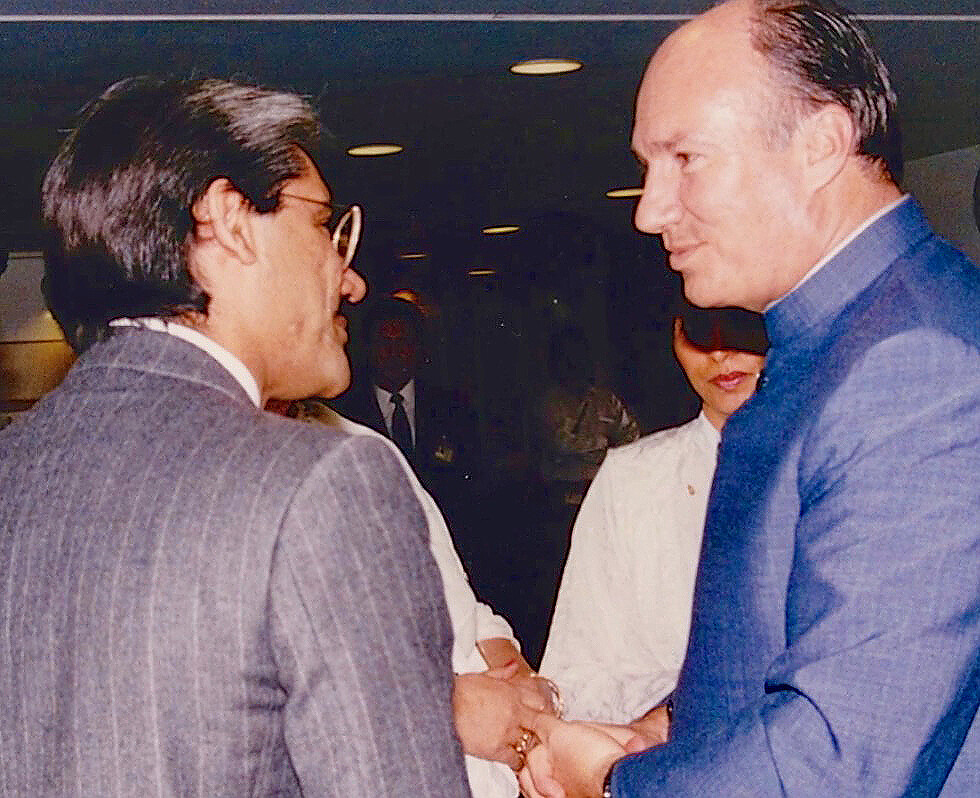 His Highness the Aga Khan personally greeting Dr. Abdulla, thanking him individually as a key donor to the AKU Endowment Fund
