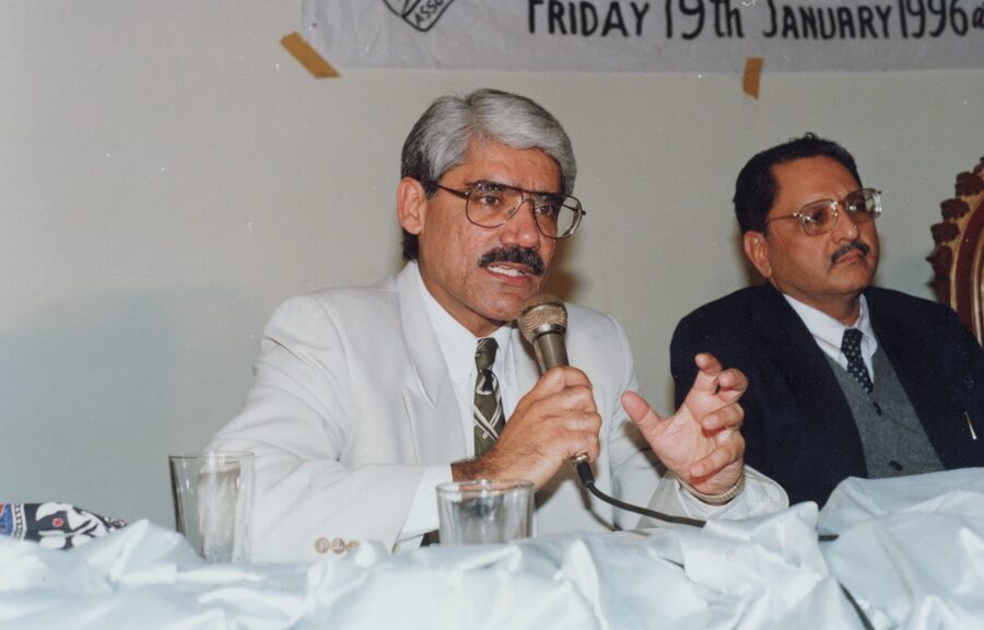 Dr. Abdulla speaking at the Pakistan Medical Association Sindh Symposium on Coronary Heart Diseases, January 1996, with Dr. Azhar Faruqui of Pakistan's National Cardiovascular Institute